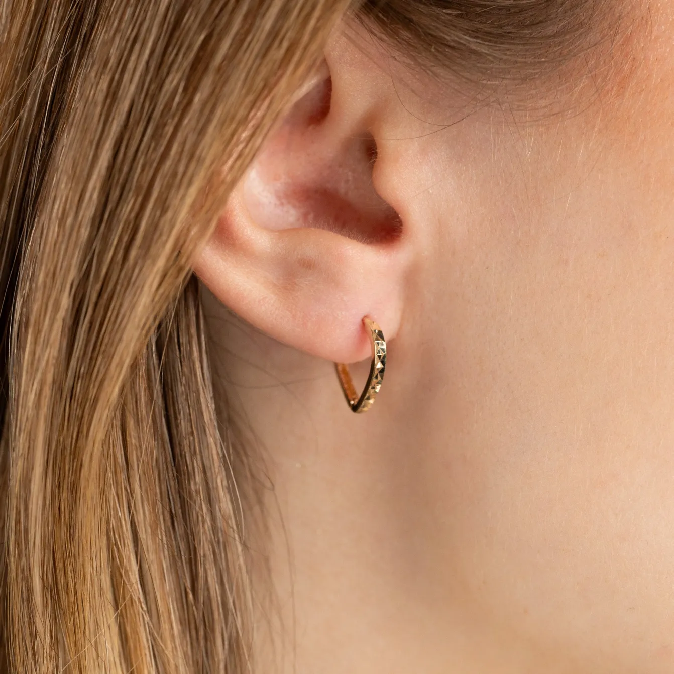 RAMONA SOLID GOLD HUGGIE EARRING