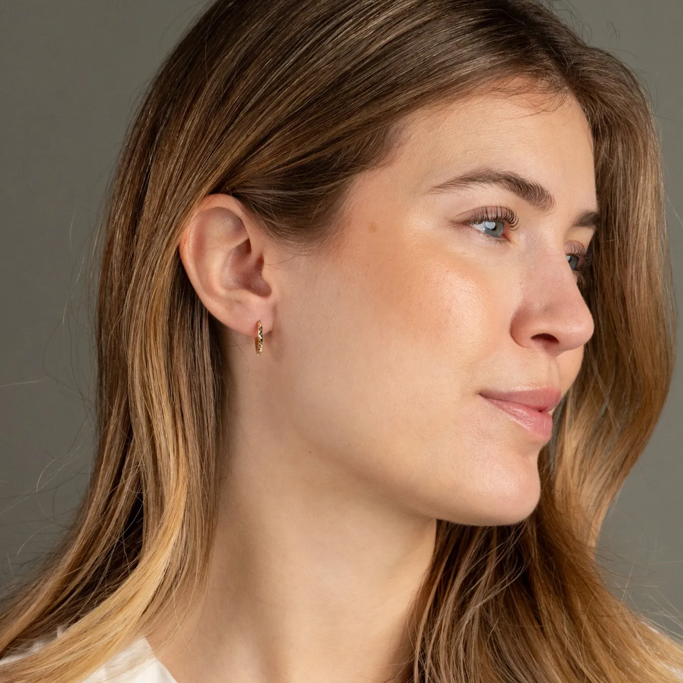 RAMONA SOLID GOLD HUGGIE EARRING