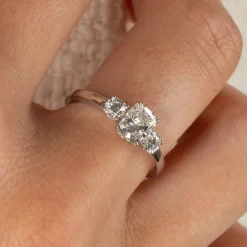 RECTANGULAR CUSHION-CUT THREE-STONE DIAMOND RING - 1.15ct - WG