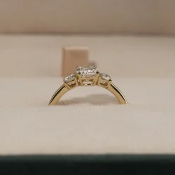 RECTANGULAR CUSHION-CUT THREE-STONE DIAMOND RING - 1.15ct - YG