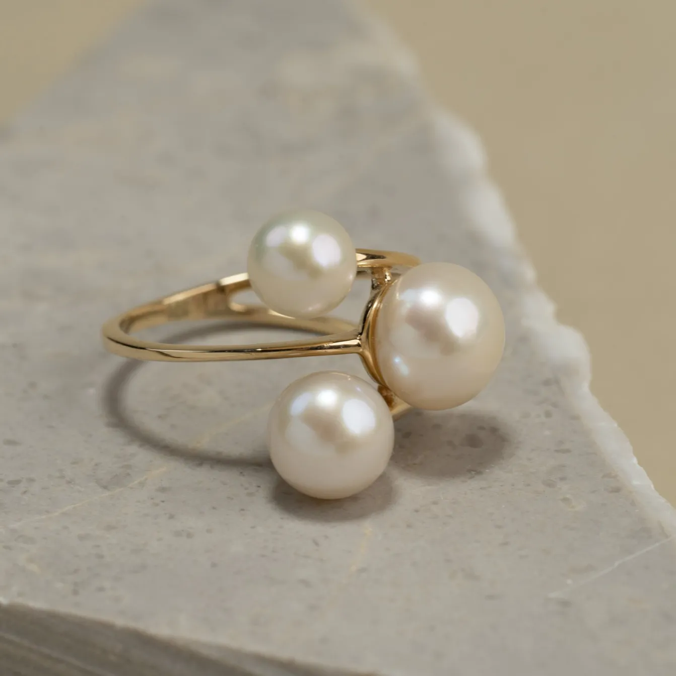 REGINA PEARL SOLID GOLD RING