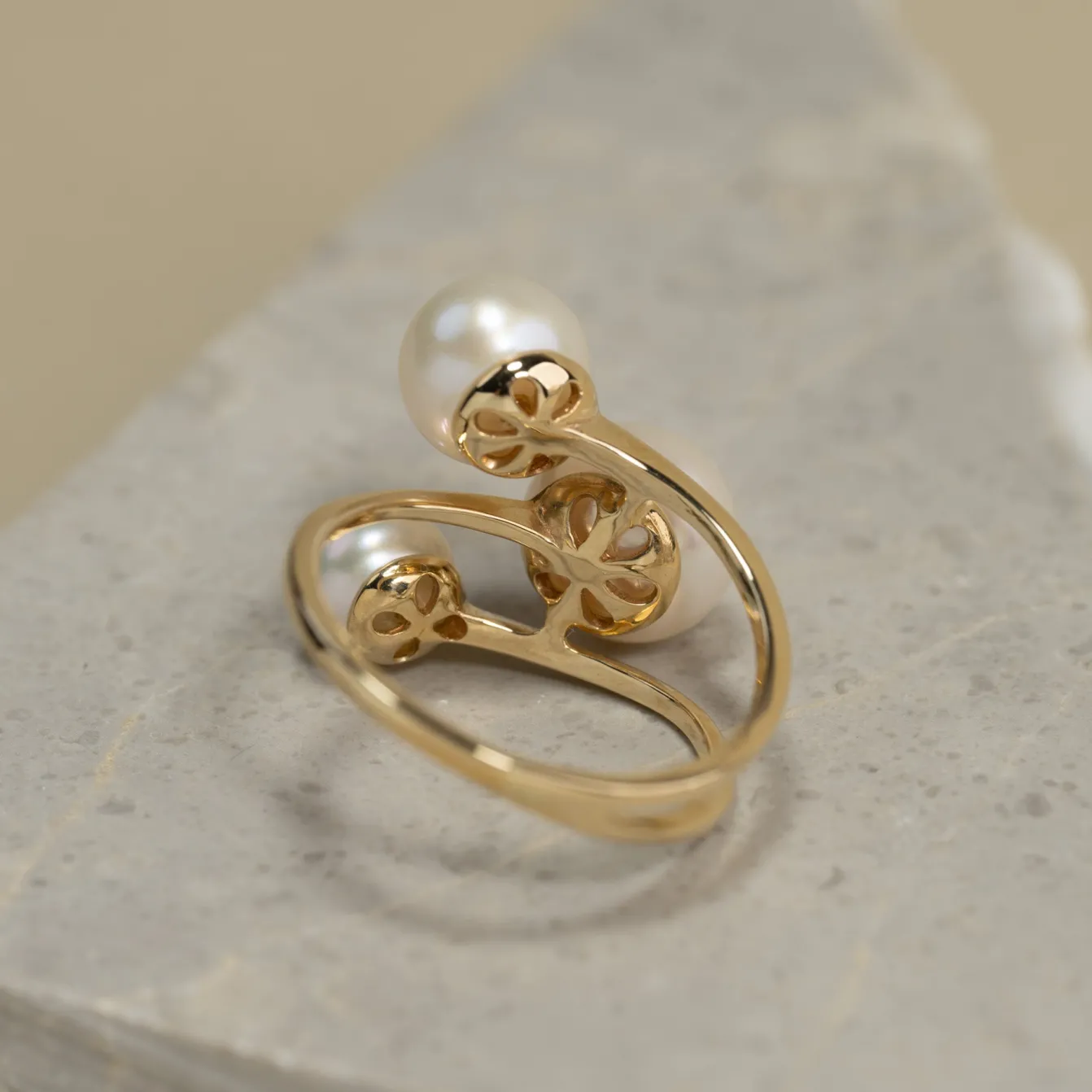 REGINA PEARL SOLID GOLD RING