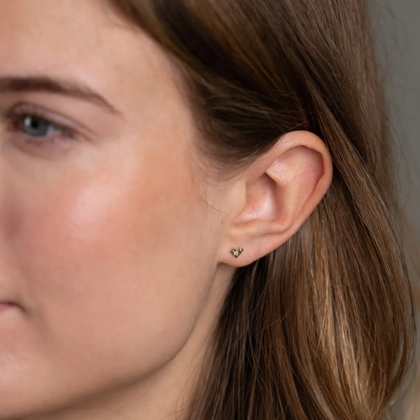 RIVET HEART SOLID GOLD STUD EARRING - Sisi Copenhagen