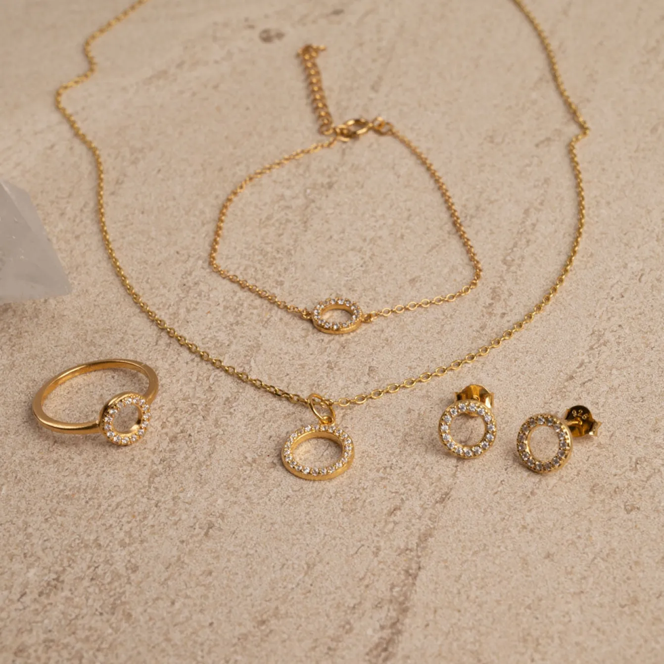 ROBERTA CRYSTAL GOLDEN BRACELET - Sisi Copenhagen