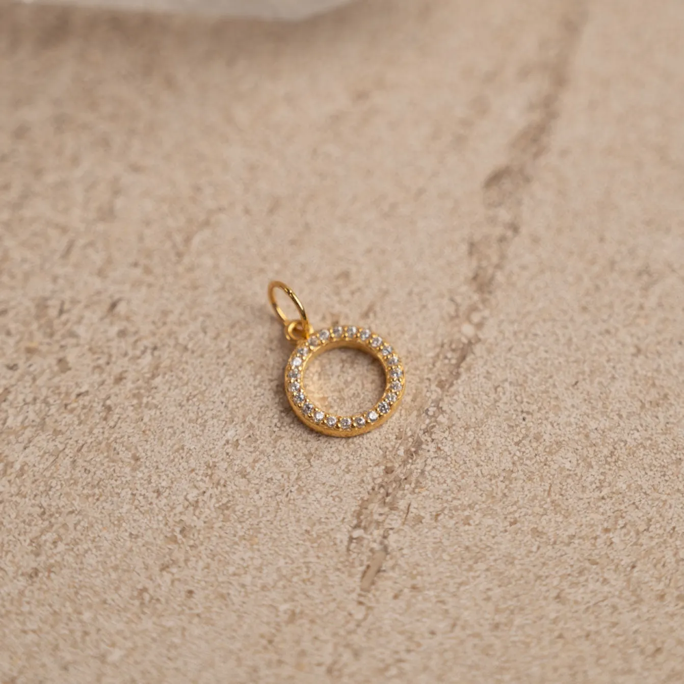 ROBERTA CRYSTAL GOLDEN PENDANT - Sisi Copenhagen