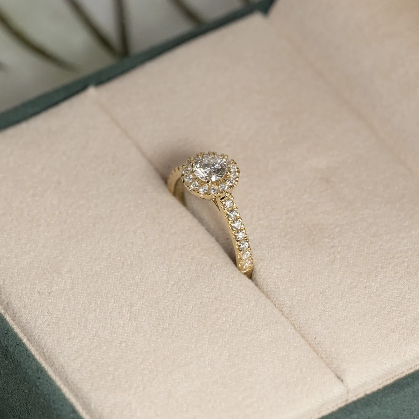 ROUND HALO ALLIANCE DIAMOND RING - 0.85ct - YG