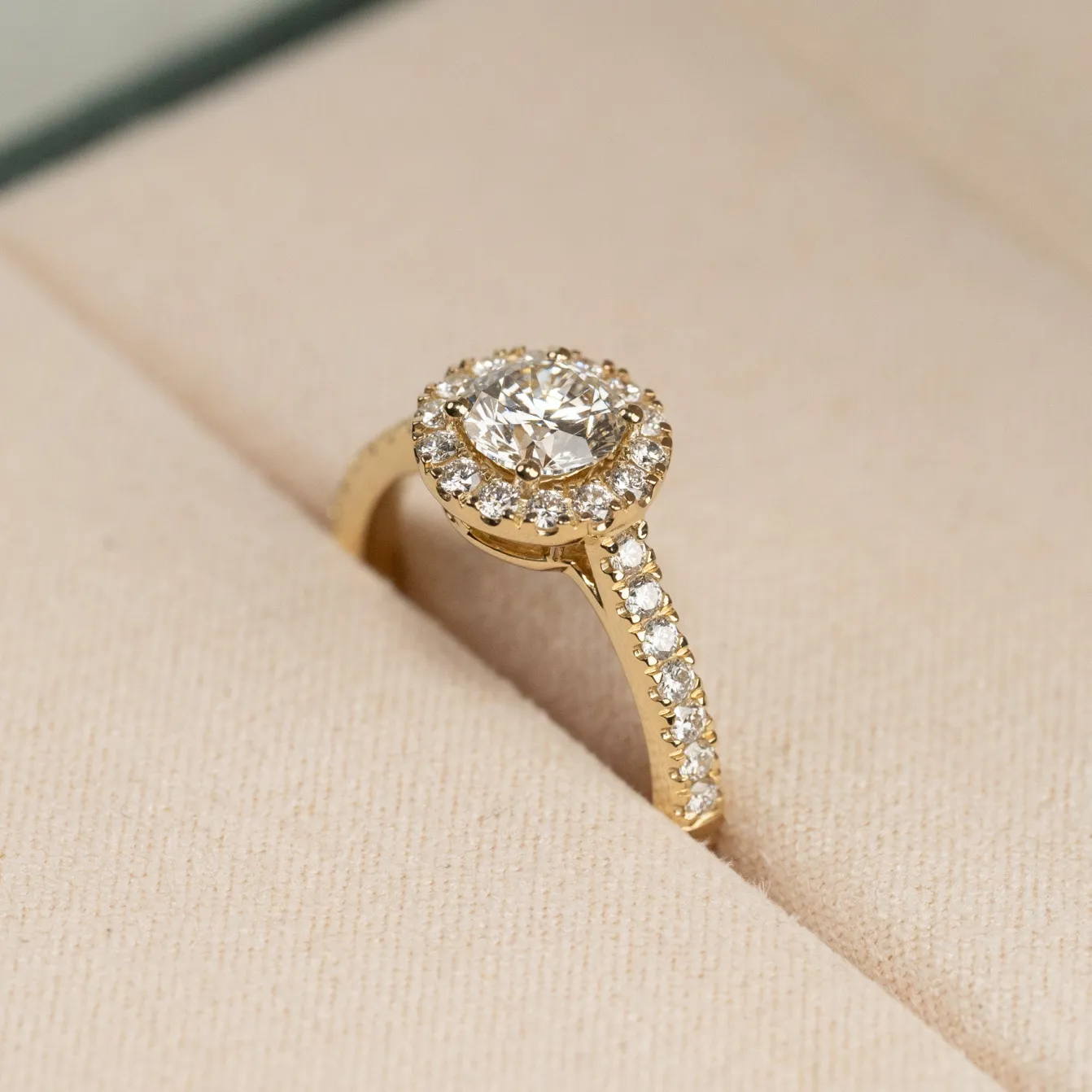ROUND HALO ALLIANCE DIAMOND RING - 1.2ct - YG