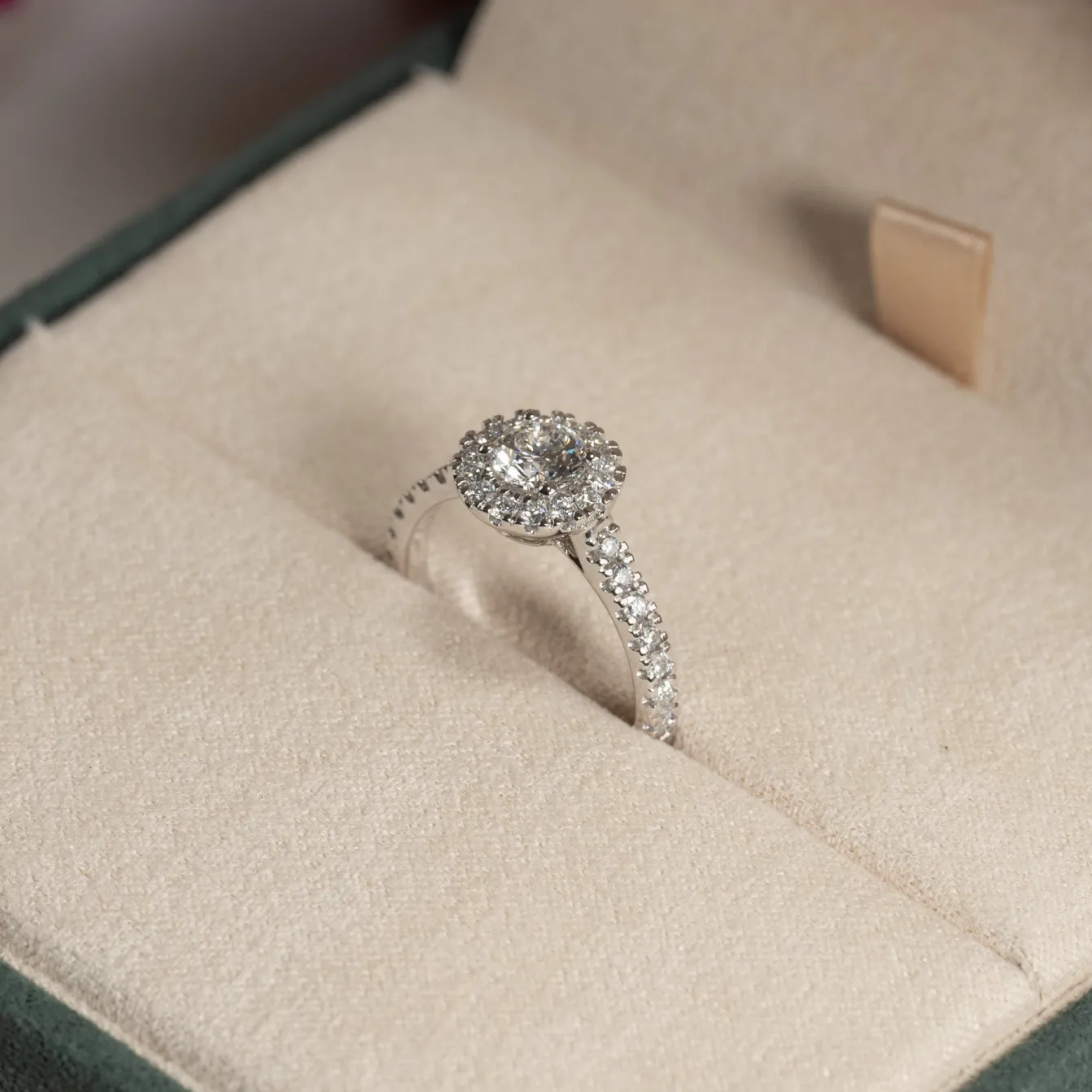 ROUND HALO ALLIANCE DIAMOND RING - 0.85ct - WG