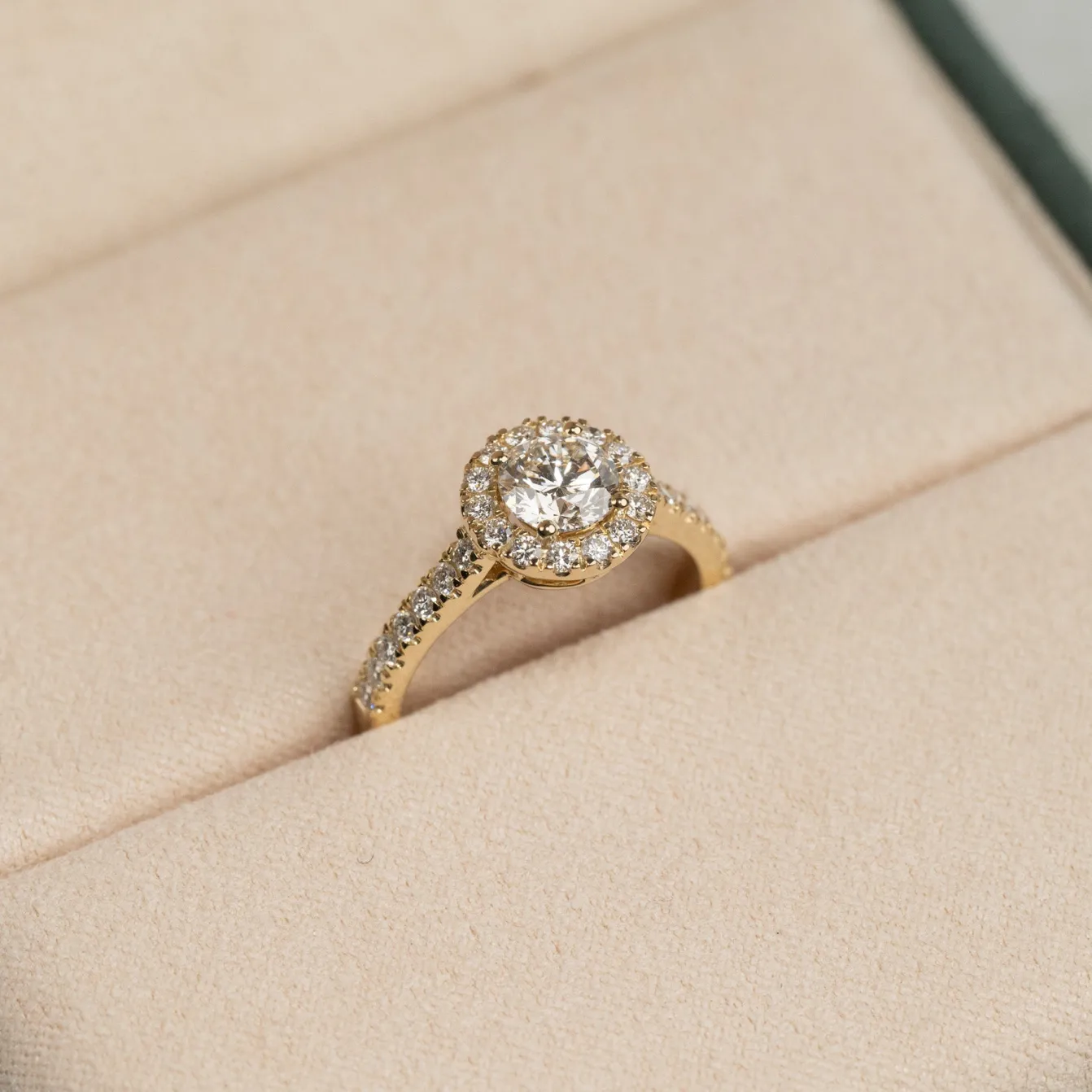 ROUND HALO ALLIANCE DIAMOND RING - 1.2ct - YG