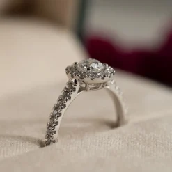 ROUND HALO ALLIANCE DIAMOND RING - 0.85ct - WG