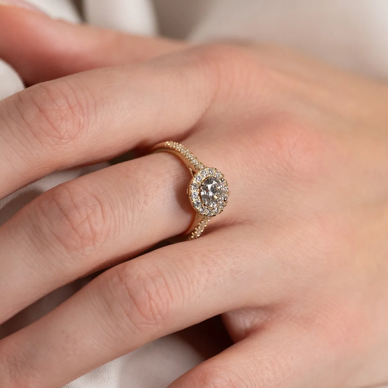 ROUND HALO ALLIANCE DIAMOND RING - 1.2ct - YG