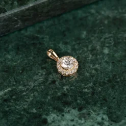 ROUND HALO DIAMOND PENDANT - 0.66ct - YG