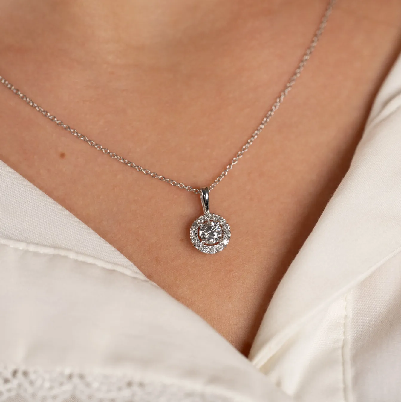 ROUND HALO DIAMOND PENDANT - 0.5ct - WG