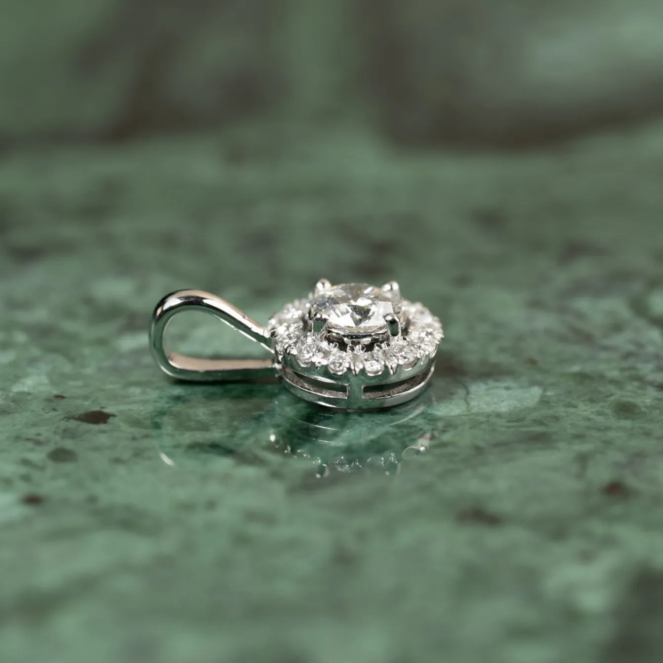 ROUND HALO DIAMOND PENDANT - 0.5ct - WG
