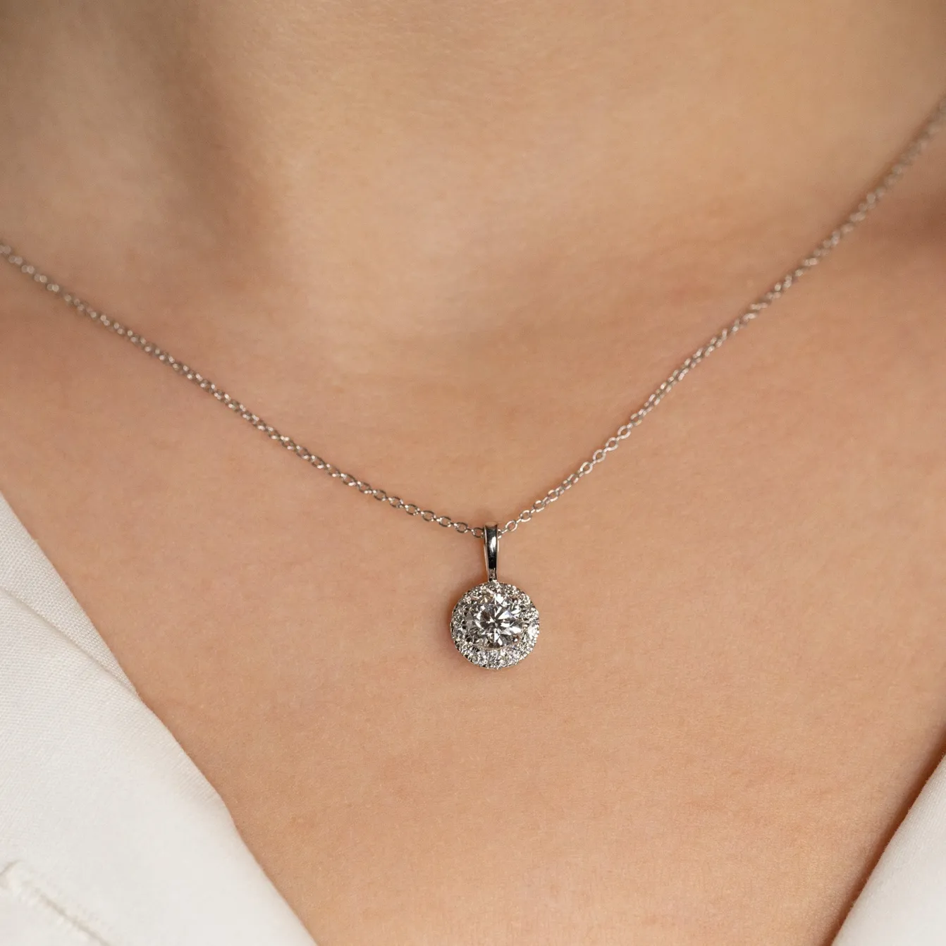ROUND HALO DIAMOND PENDANT - 0.66ct - WG