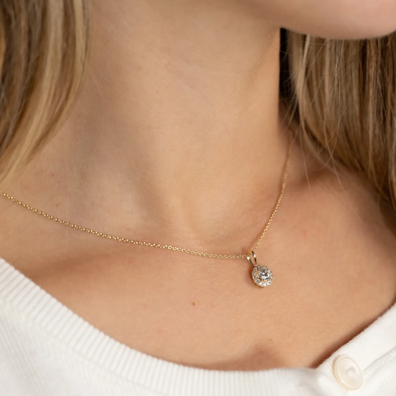 ROUND HALO DIAMOND PENDANT - 0.66ct - YG