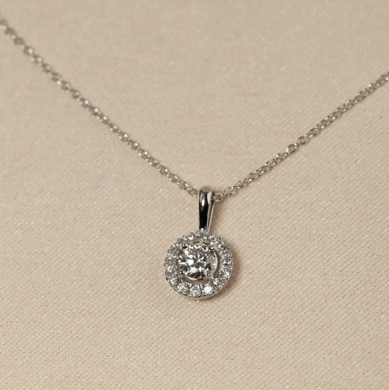 ROUND HALO DIAMOND PENDANT - 0.5ct - WG