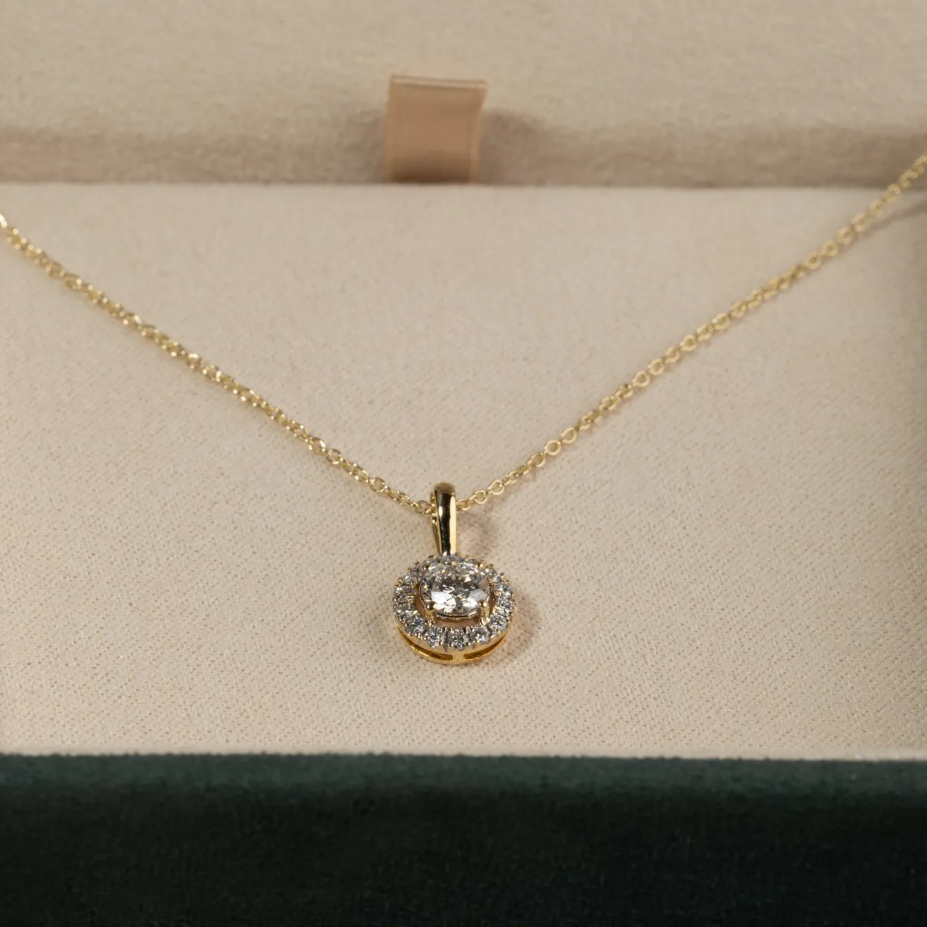 ROUND HALO DIAMOND PENDANT - 0.5ct - YG