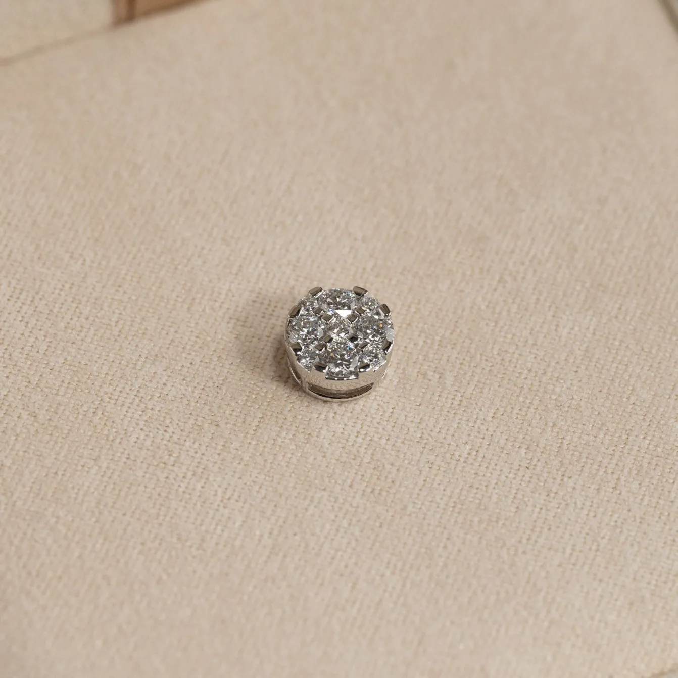 ROUND PAVE DIAMOND PENDANT - 0.45ct - WG