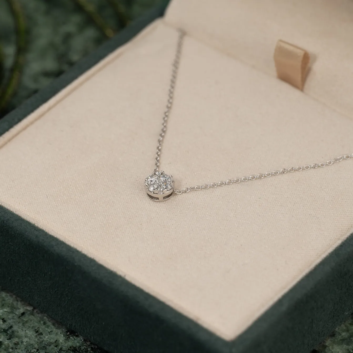 ROUND PAVE DIAMOND PENDANT - 0.2ct - WG