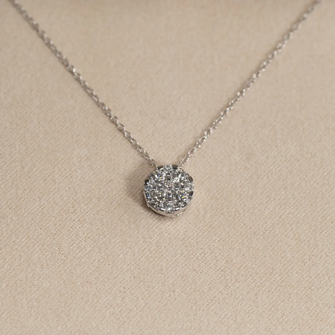 ROUND PAVE DIAMOND PENDANT - 0.45ct - WG