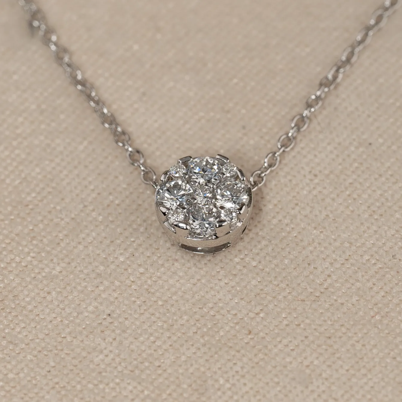 ROUND PAVE DIAMOND PENDANT - 0.2ct - WG