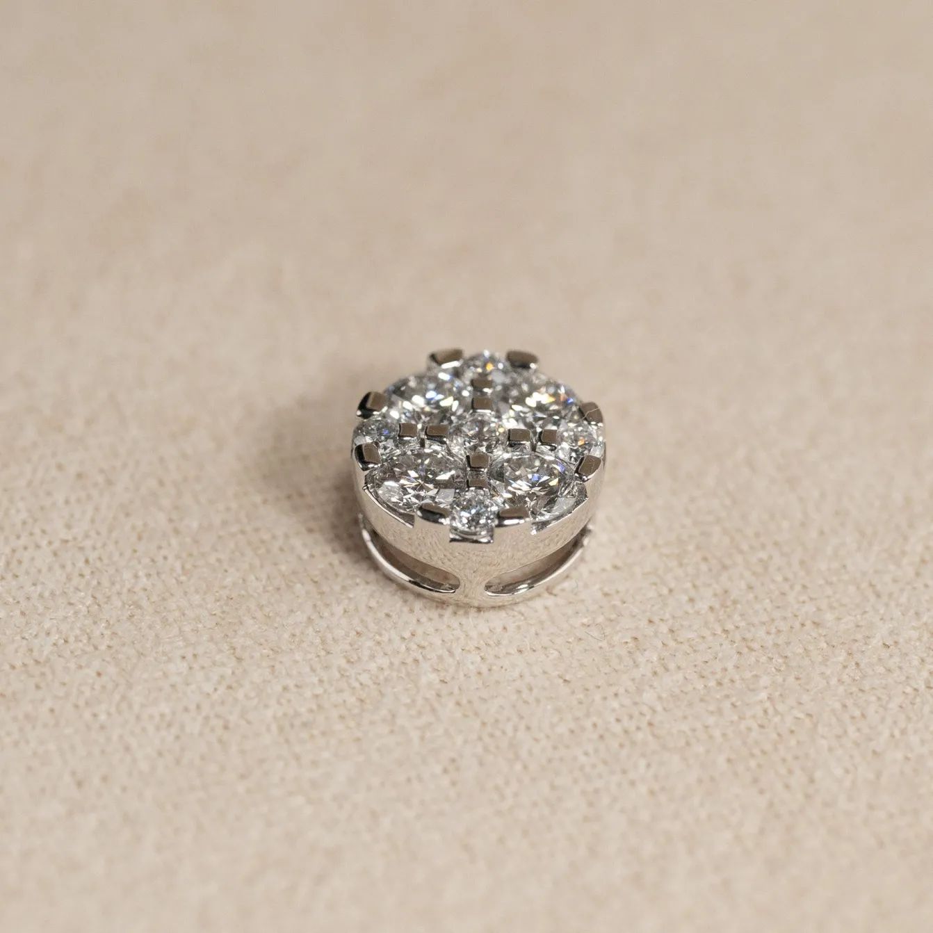 ROUND PAVE DIAMOND PENDANT - 0.45ct - WG