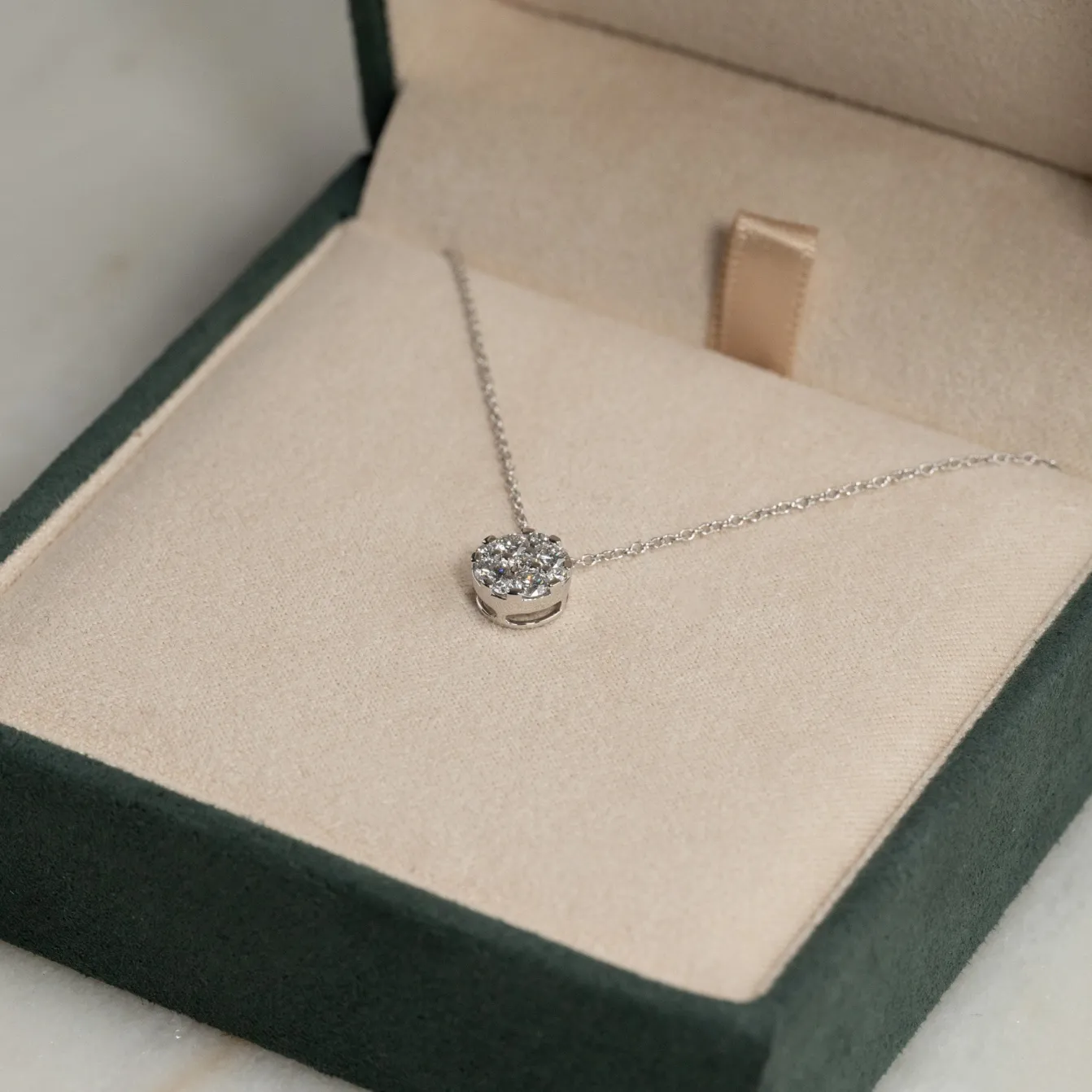 ROUND PAVE DIAMOND PENDANT - 0.45ct - WG