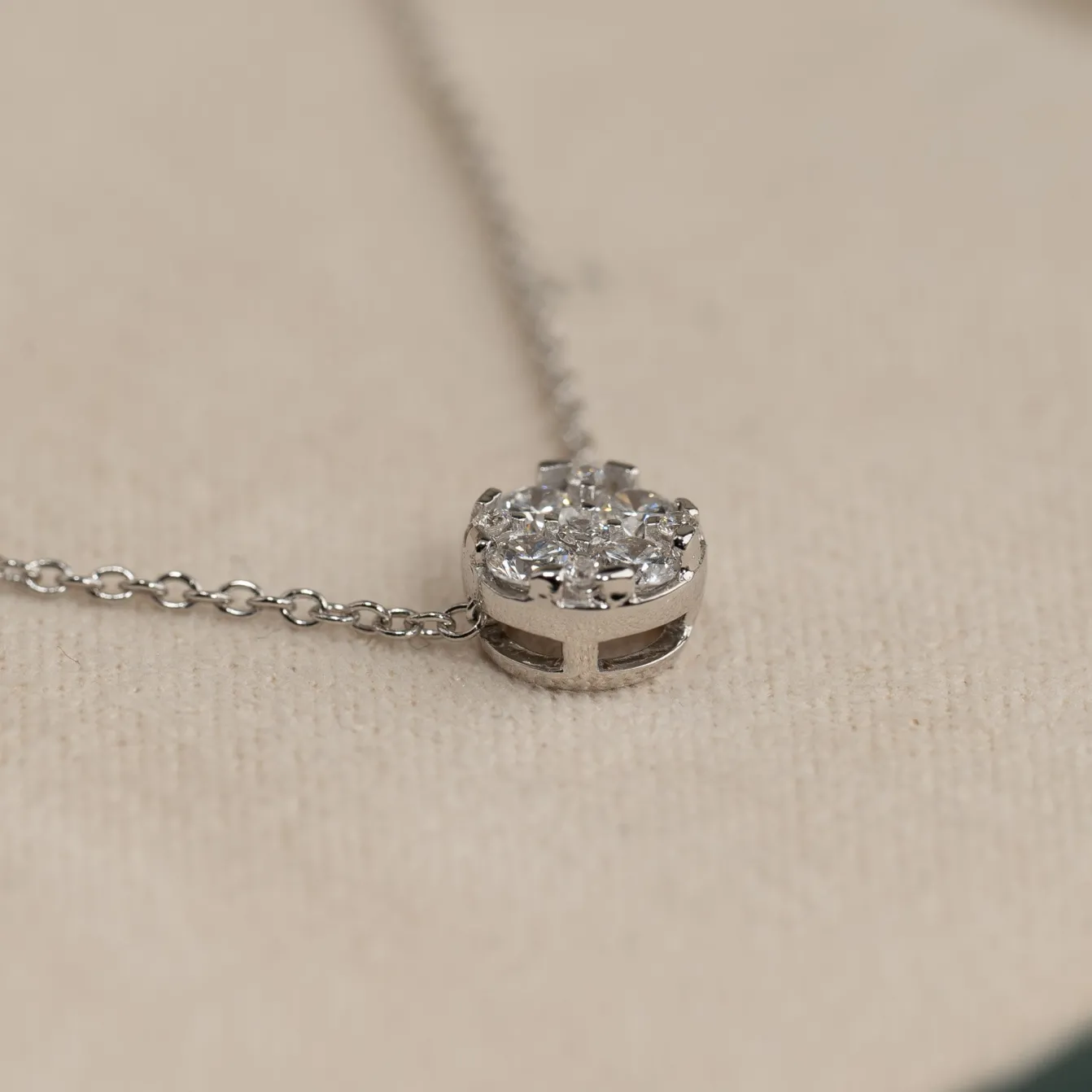 ROUND PAVE DIAMOND PENDANT - 0.2ct - WG