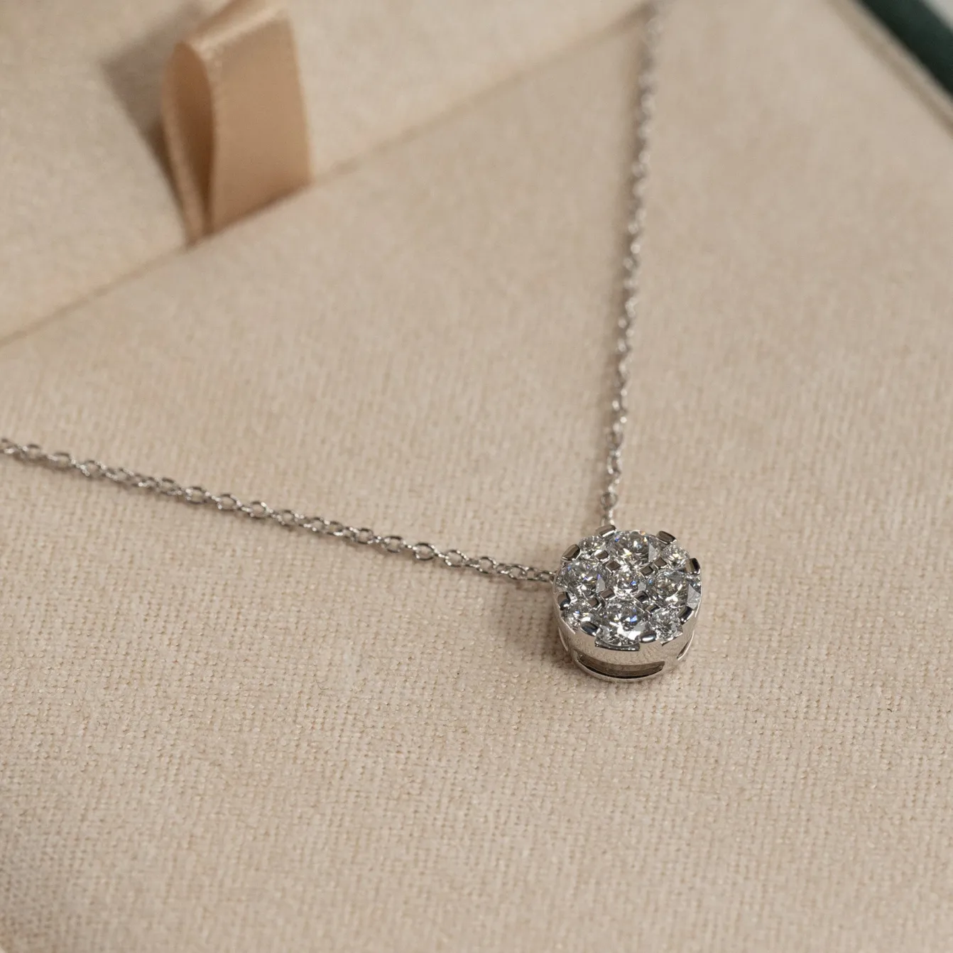 ROUND PAVE DIAMOND PENDANT - 0.45ct - WG