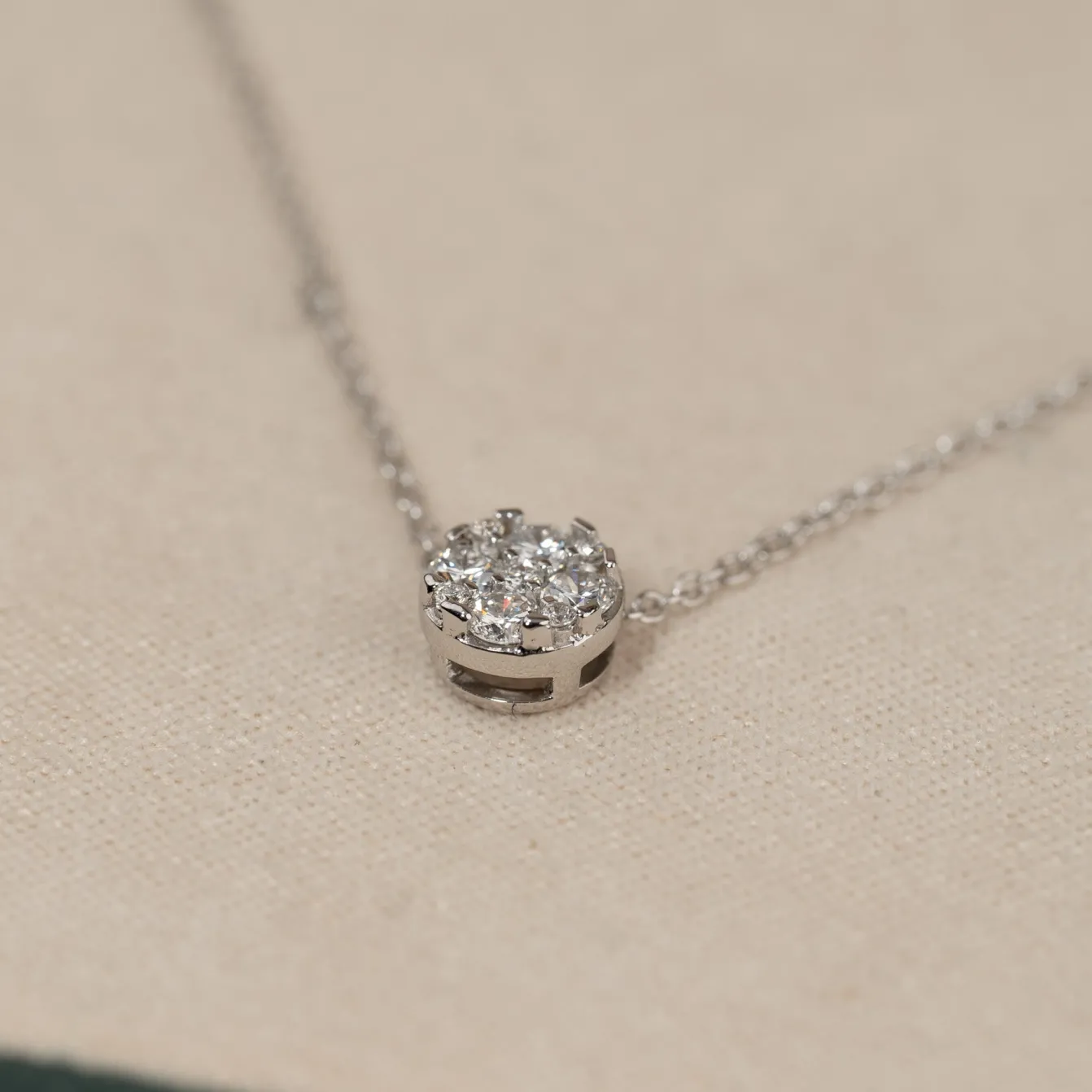 ROUND PAVE DIAMOND PENDANT - 0.2ct - WG