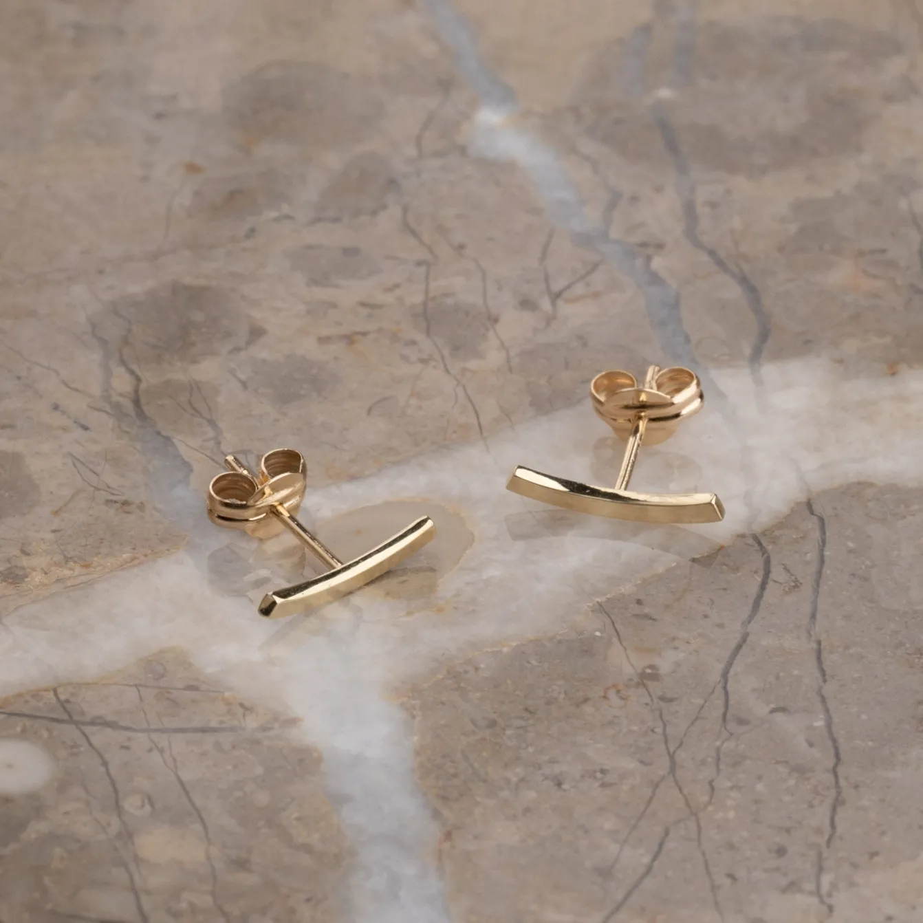 SCARLETT SOLID GOLD STUD EARRING