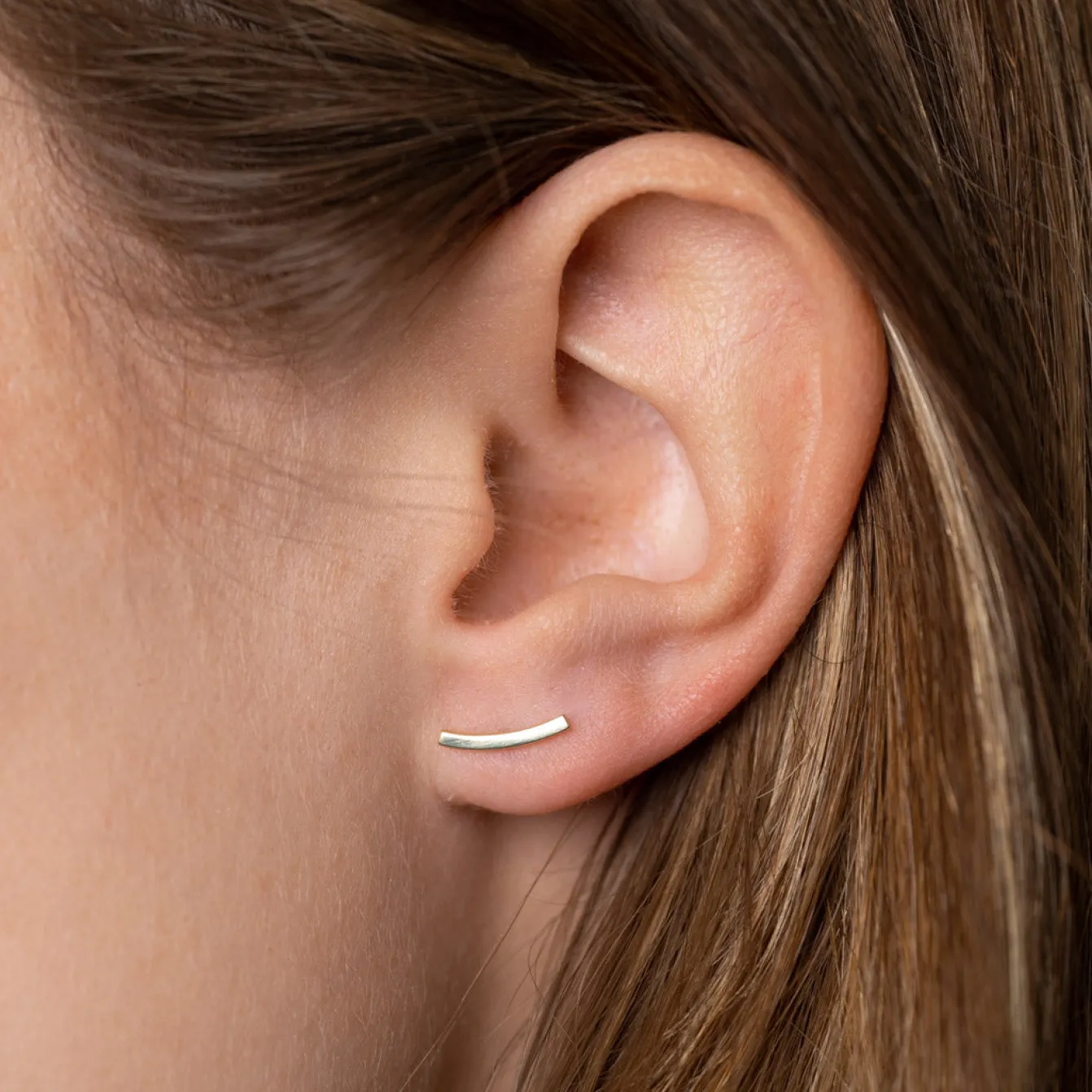 SCARLETT SOLID GOLD STUD EARRING
