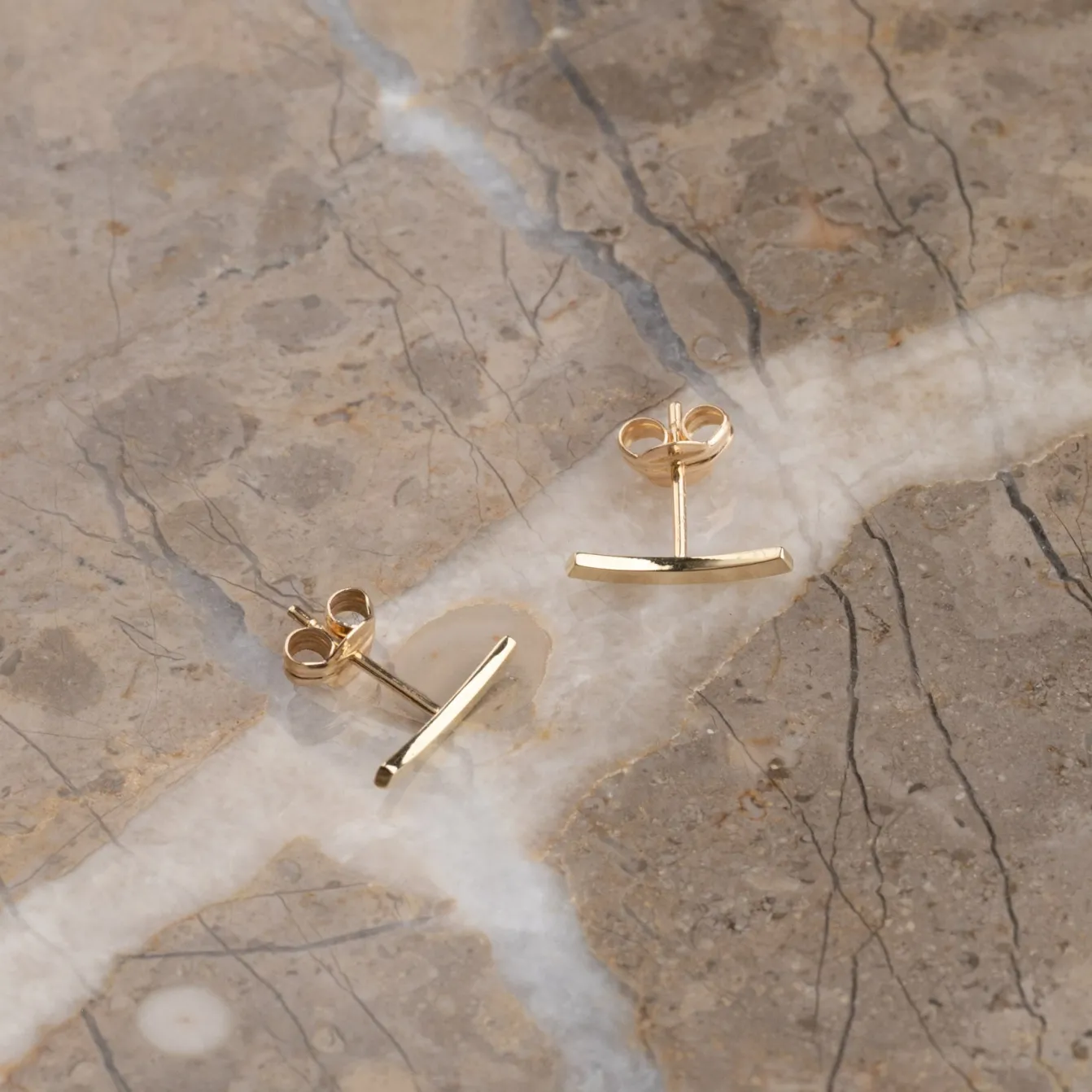 SCARLETT SOLID GOLD STUD EARRING