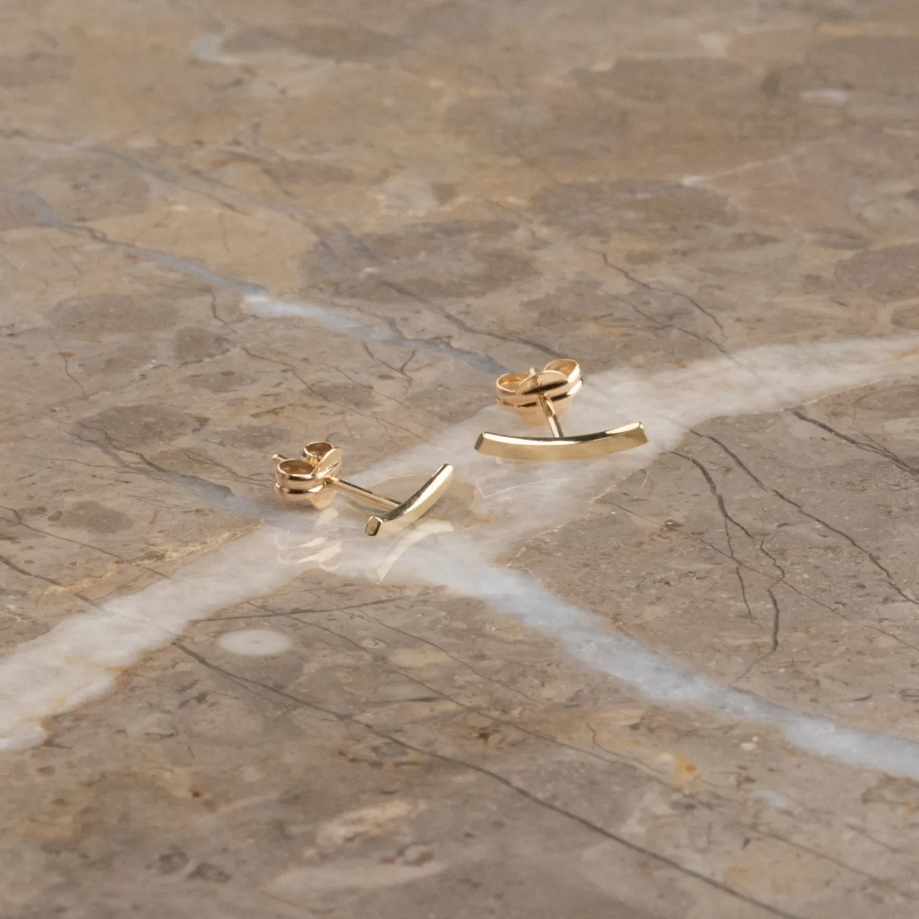 SCARLETT SOLID GOLD STUD EARRING