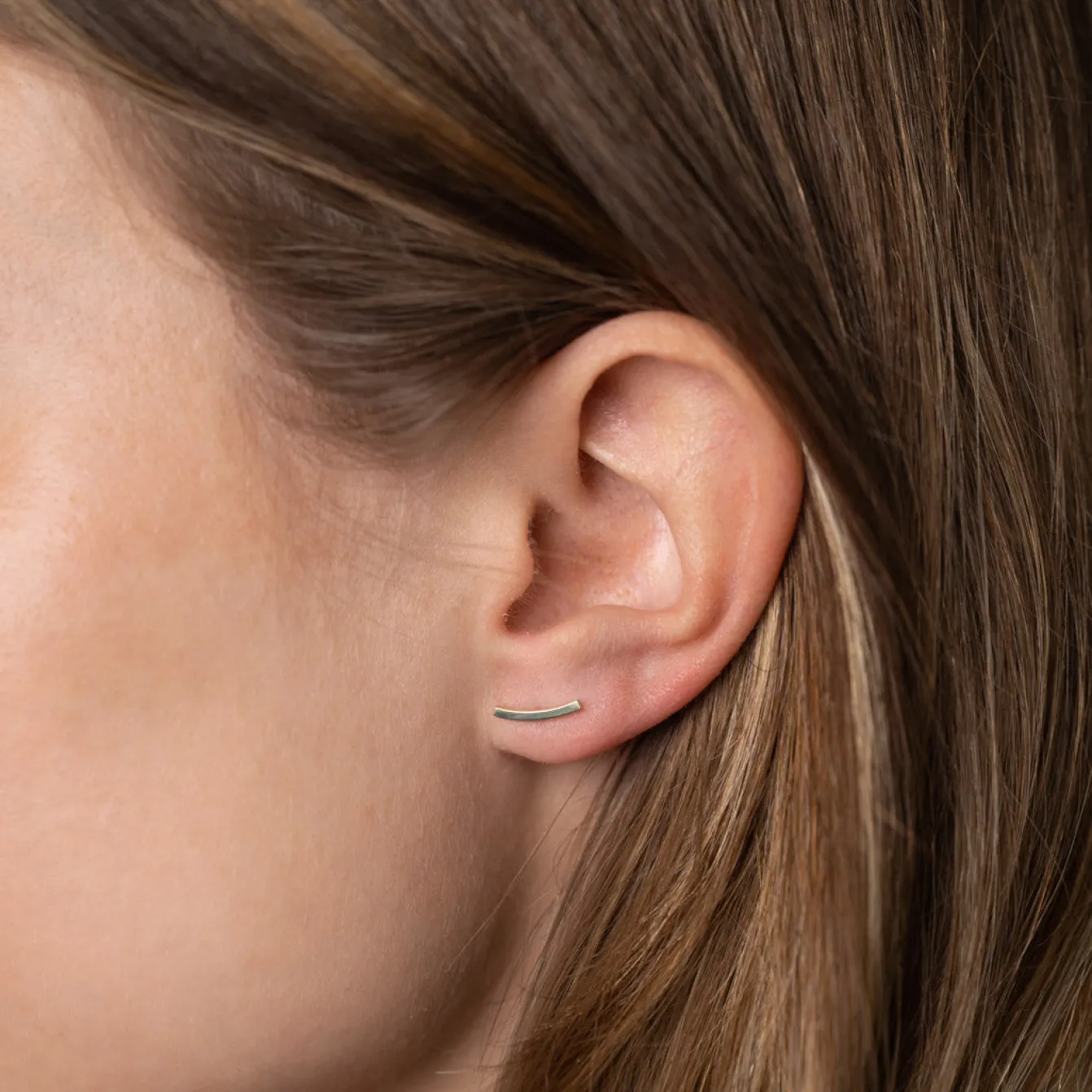 SCARLETT SOLID GOLD STUD EARRING
