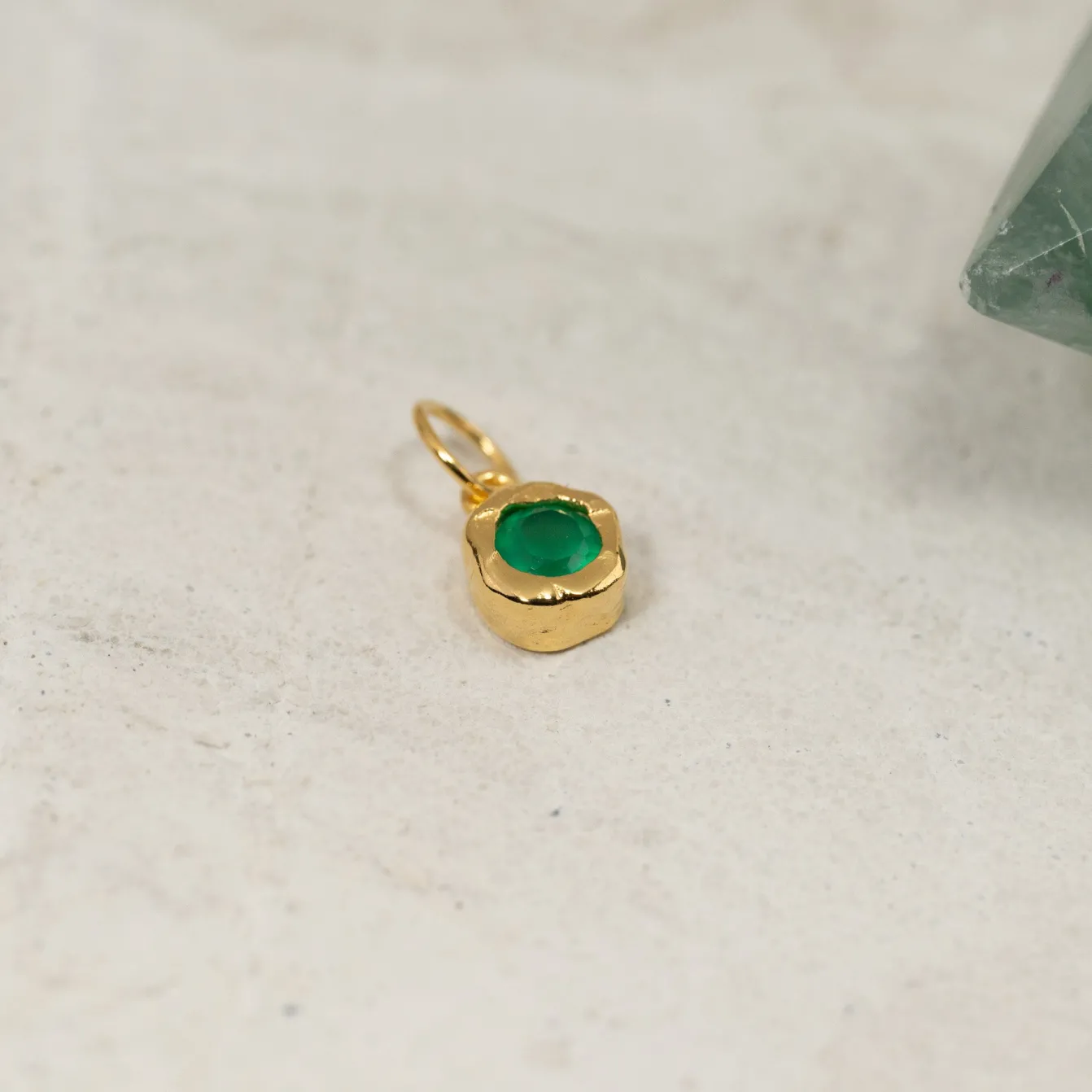 SELENE GREEN AGATE GOLDEN PENDANT