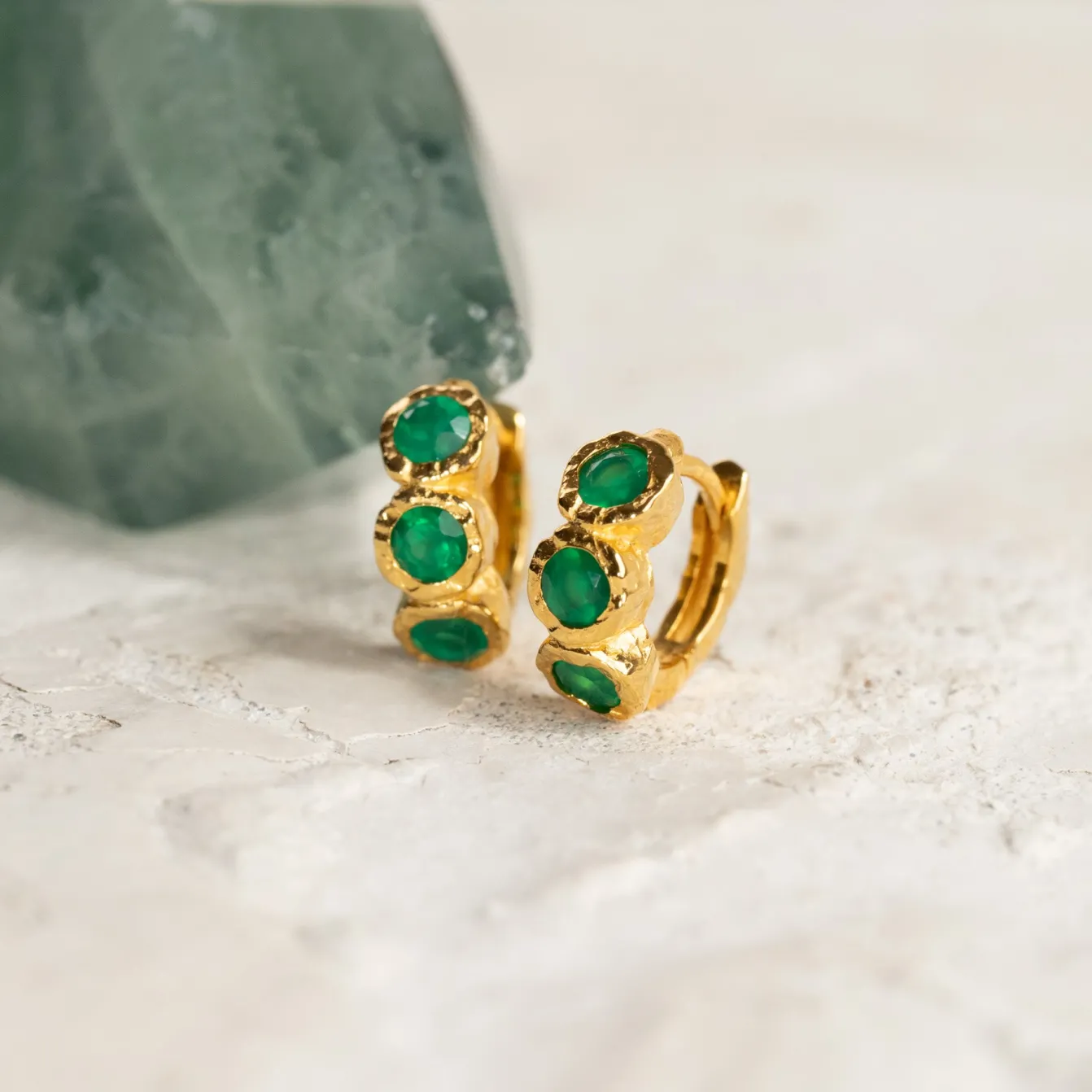 SELENE GREEN AGATE GOLDEN HUGGIE EARRING