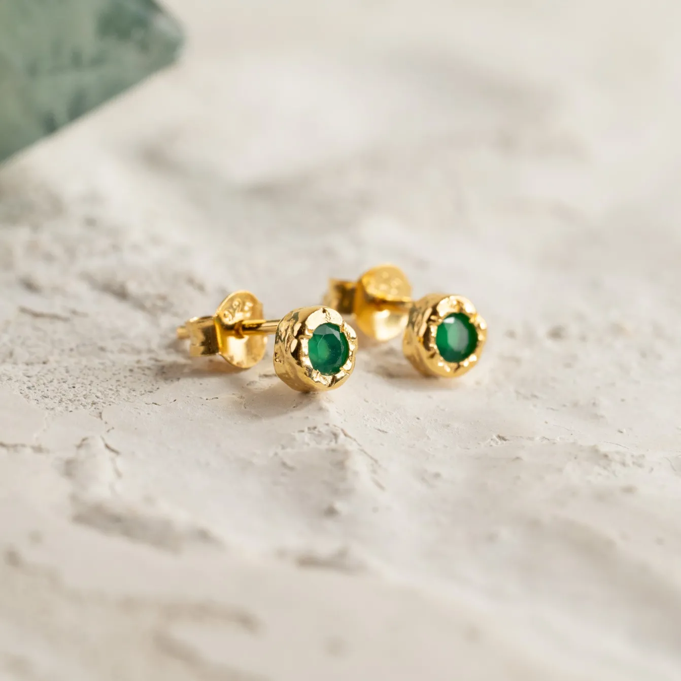 SELENE GREEN AGATE GOLDEN STUD EARRING
