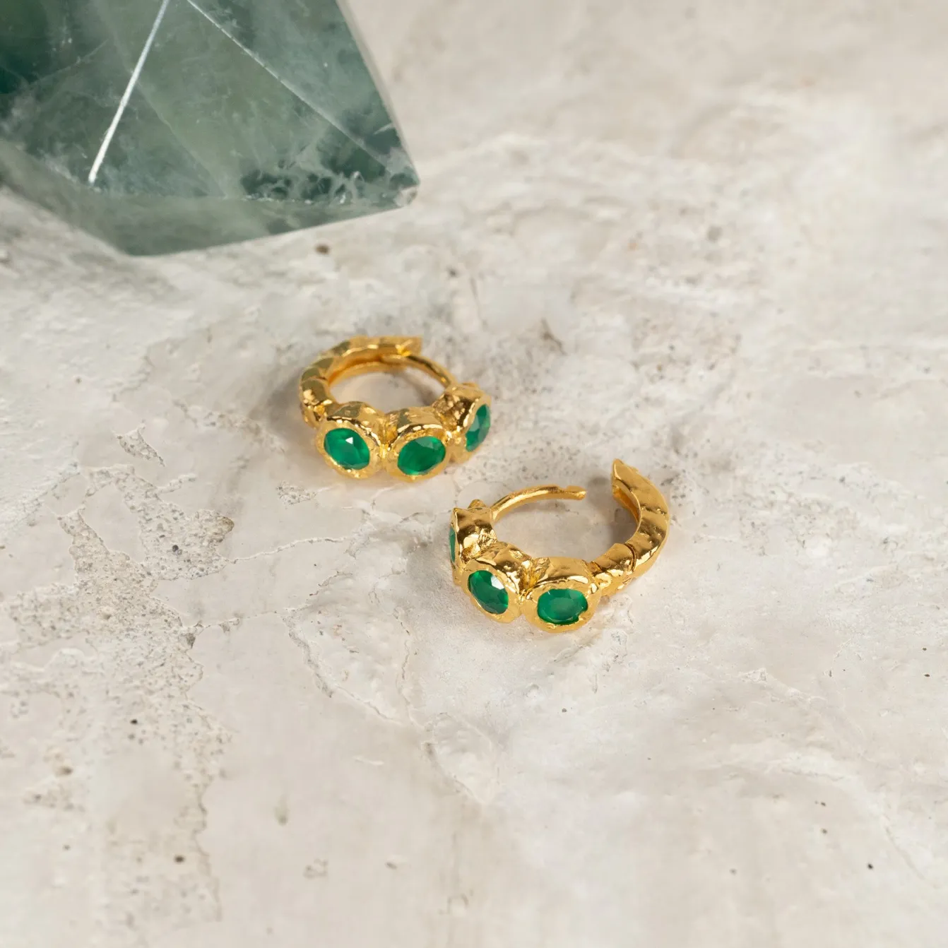 SELENE GREEN AGATE GOLDEN HUGGIE EARRING