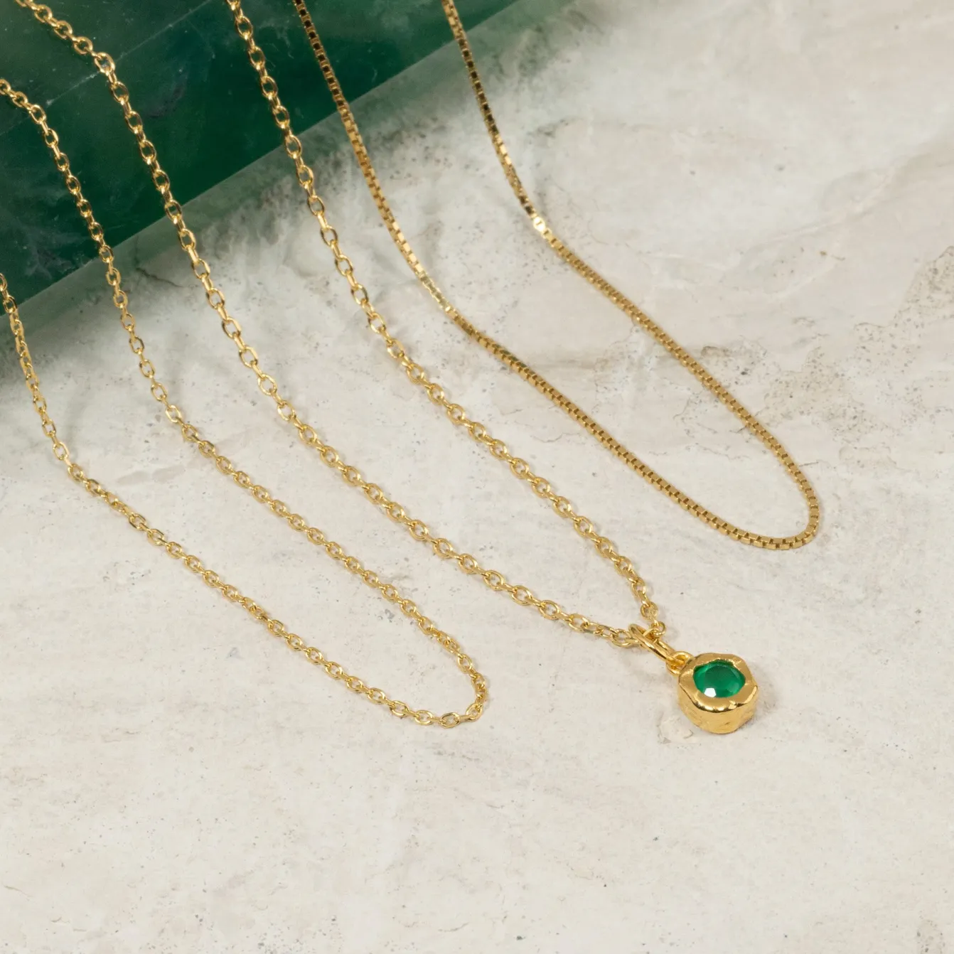 SELENE GREEN AGATE GOLDEN PENDANT