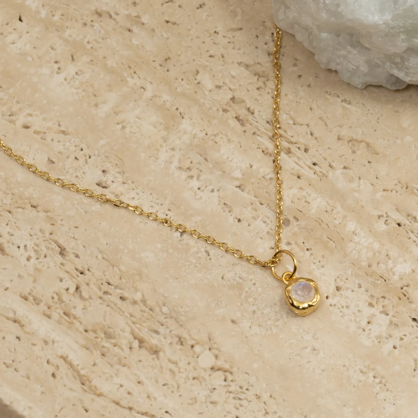 SELENE MOONSTONE GOLDEN PENDANT