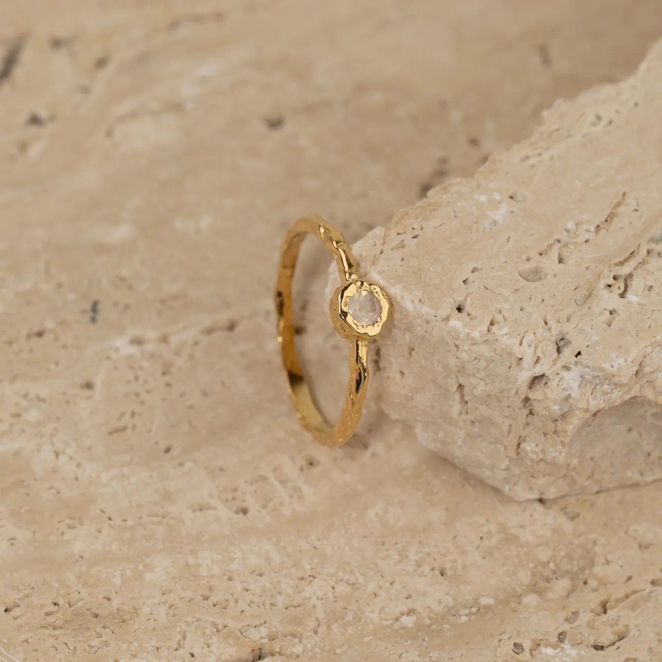 SELENE MOONSTONE GOLDEN RING