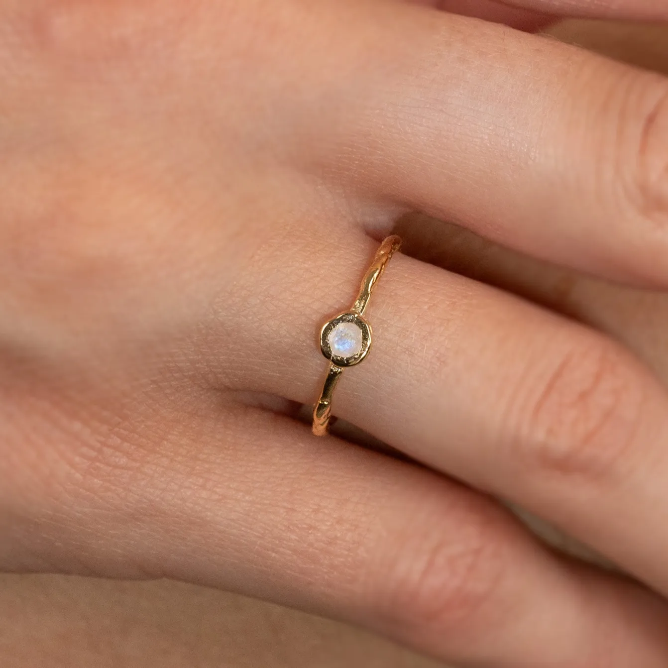 SELENE MOONSTONE GOLDEN RING