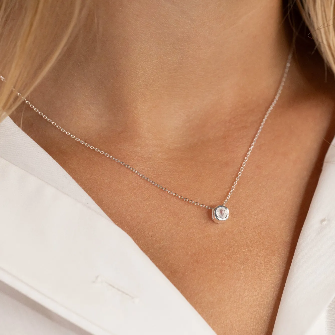 SELENE MOONSTONE SILVER PENDANT