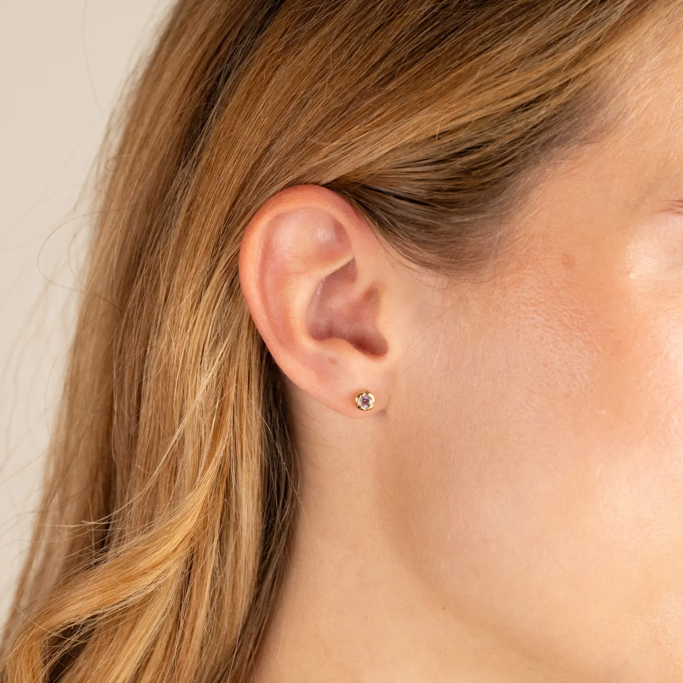 SELENE PURPLE AMETHYST GOLDEN STUD EARRING