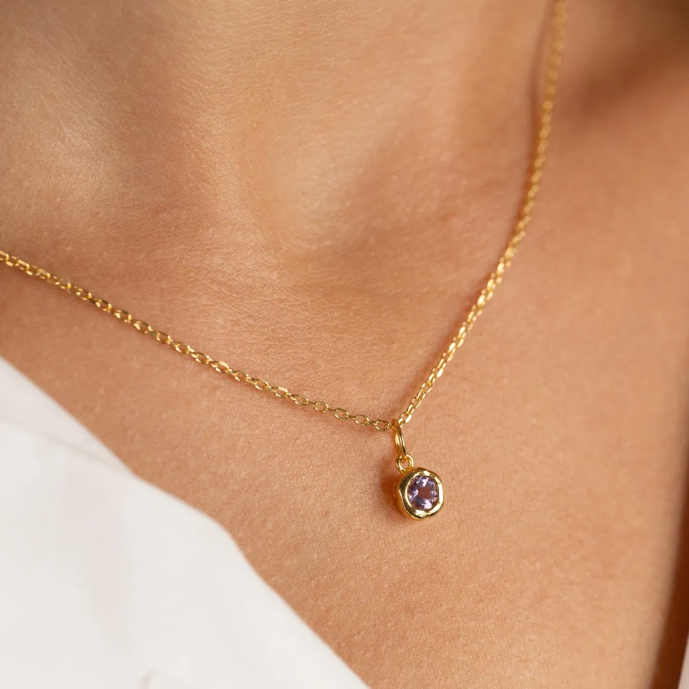 SELENE PURPLE AMETHYST GOLDEN PENDANT
