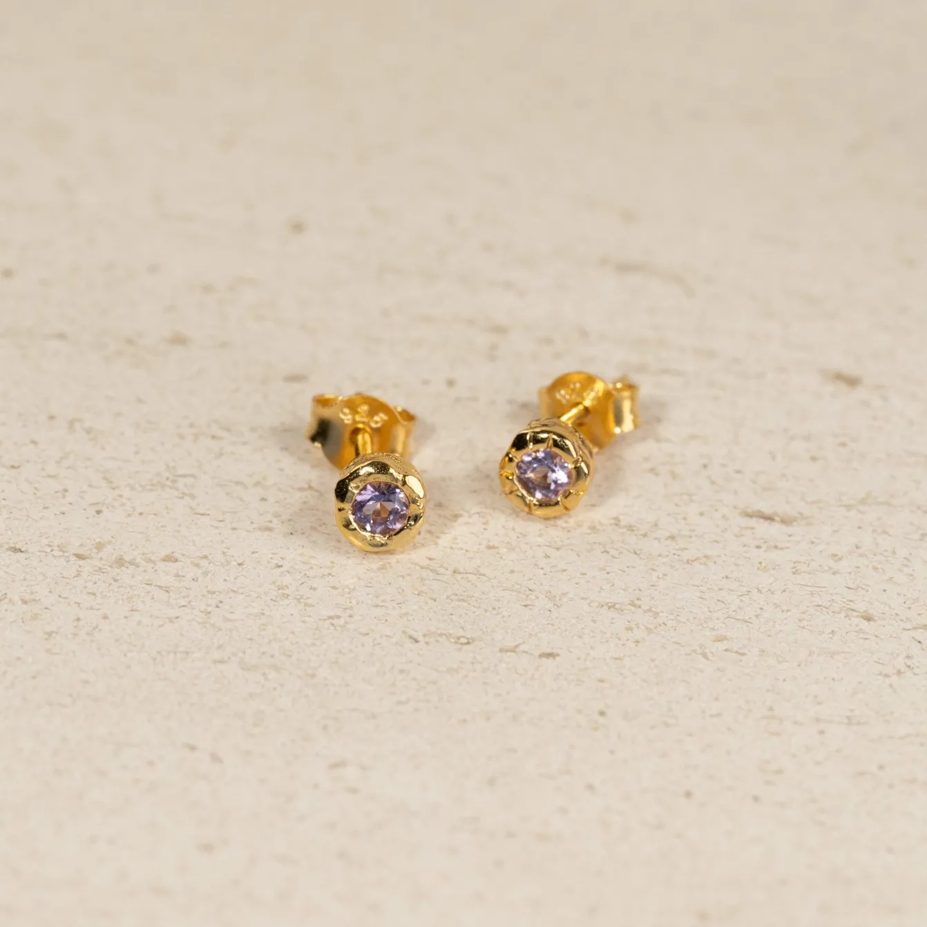 SELENE PURPLE AMETHYST GOLDEN STUD EARRING