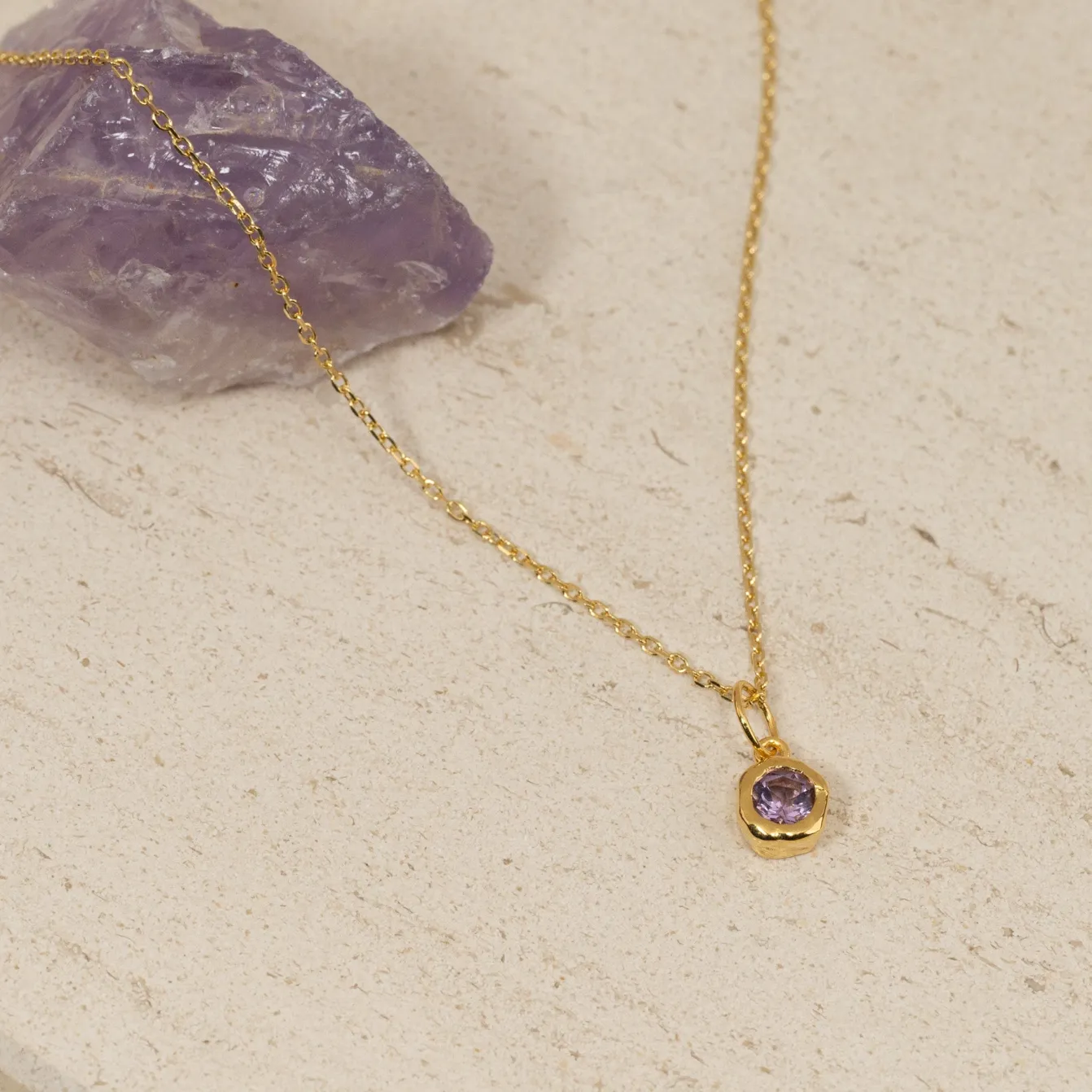 SELENE PURPLE AMETHYST GOLDEN PENDANT