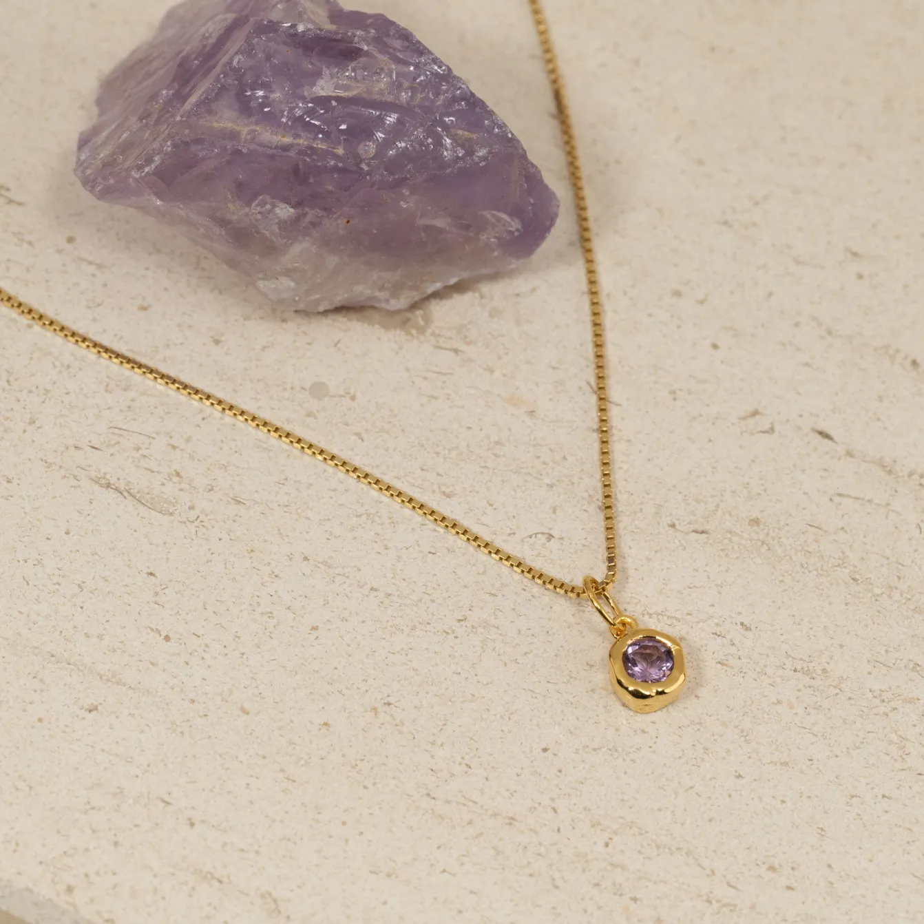 SELENE PURPLE AMETHYST GOLDEN PENDANT